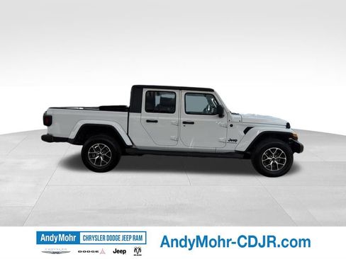 Used 2024 Jeep Gladiator Sport AWD/4WD image 8