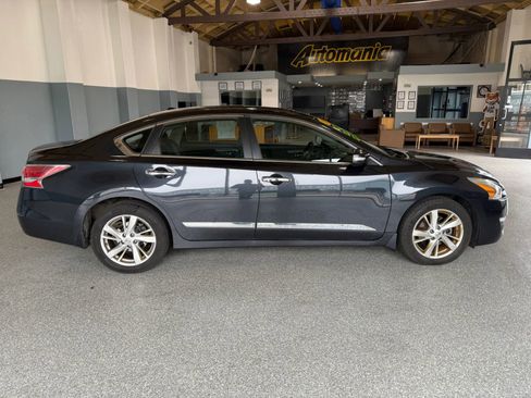Used 2015 Nissan Altima 2.5 SV w/ Convenience Package image 8