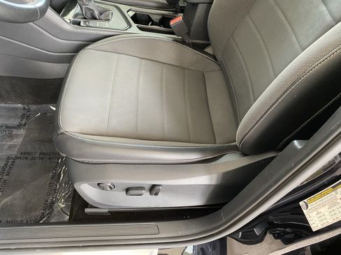 Certified 2023 Volkswagen Taos SE FWD image 35