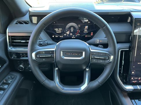 Used 2025 GMC Yukon XL Denali image 31