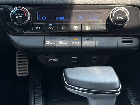 Certified 2025 Hyundai Elantra SEL FWD image 23
