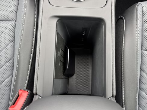 New 2025 Volkswagen Tiguan SE image 22