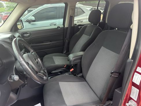 Used 2016 Jeep Patriot Latitude w/ Sun/Sound Group AWD/4WD image 10