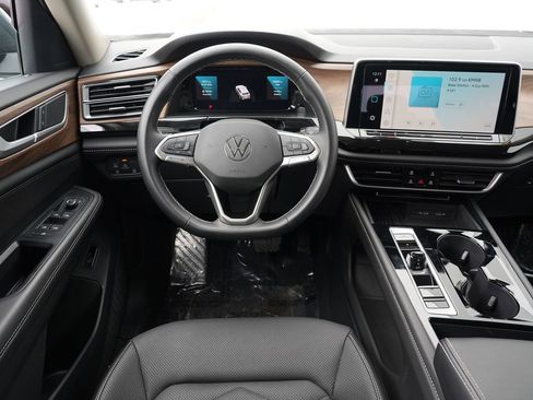 Used 2025 Volkswagen Atlas SE image 22