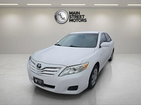 Used 2010 Toyota Camry image 1