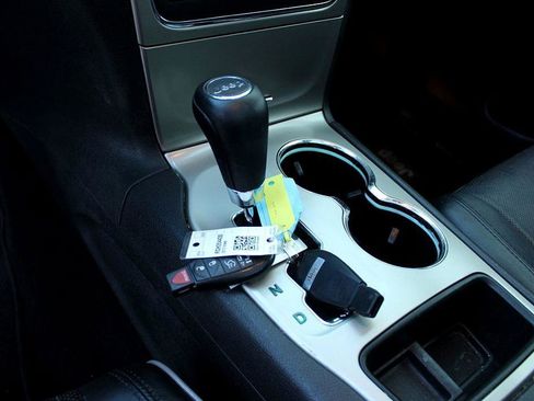 Used 2013 Jeep Grand Cherokee Overland RWD image 11
