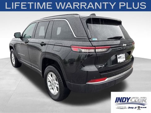 Used 2025 Jeep Grand Cherokee Laredo AWD/4WD image 6