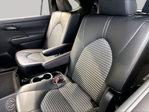 Used 2023 Toyota Highlander XSE FWD image 21