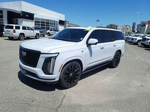Certified 2026 Cadillac Escalade Platinum Sport w/ LPO, ONYX Package AWD/4WD image 3