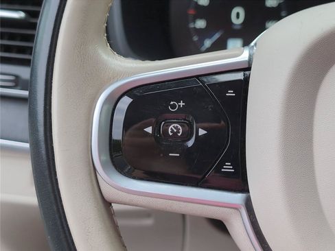 Used 2020 Volvo XC90 T5 Momentum FWD image 31