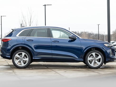 New 2025 Audi Q5 Premium Plus AWD/4WD image 3