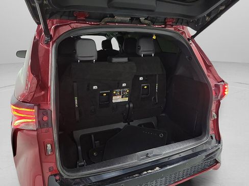 Used 2021 Toyota Sienna XSE AWD/4WD image 7