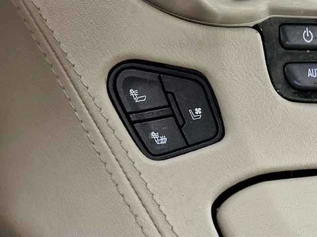 Used 2020 GMC Yukon XL Denali w/ Denali Premium Package AWD/4WD image 27