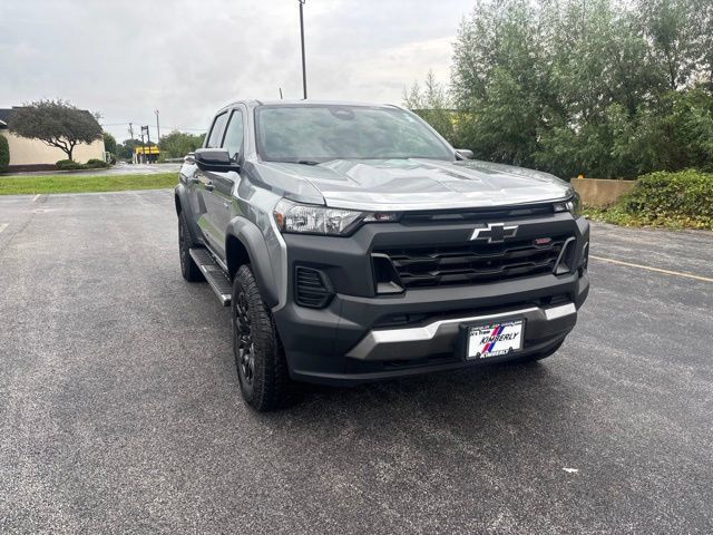 Used 2023 Chevrolet Colorado Trail Boss w/ Technology Package AWD/4WD image 2
