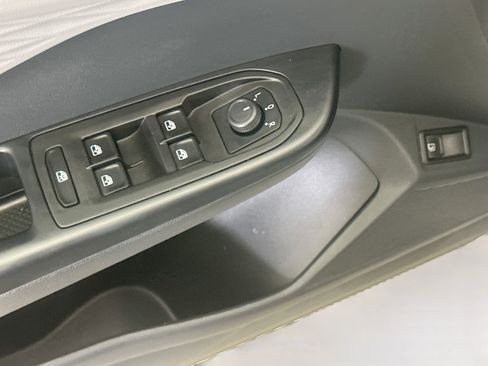 Used 2024 Volkswagen Taos S FWD image 15