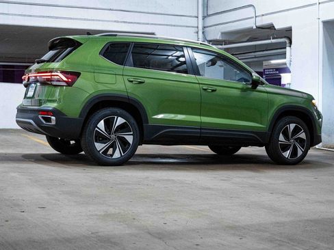 New 2025 Volkswagen Taos SE image 6