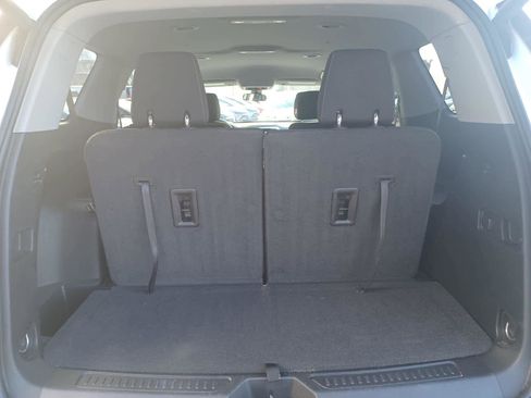 Used 2023 GMC Acadia SLE w/ Driver Convenience Package image 17