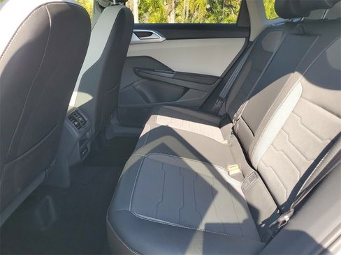 New 2026 Volkswagen Taos SE image 10