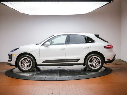 Certified 2023 Porsche Macan AWD/4WD image 2