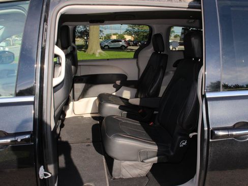 Used 2018 Chrysler Pacifica Touring-L w/ Advanced Safetytec Group FWD image 30