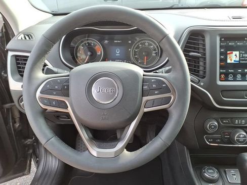 Certified 2022 Jeep Cherokee Latitude Lux w/ Sun & Sound Group AWD/4WD image 18
