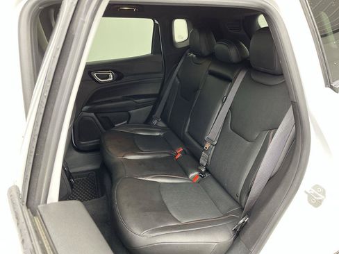 Used 2025 Jeep Compass Trailhawk AWD/4WD image 9