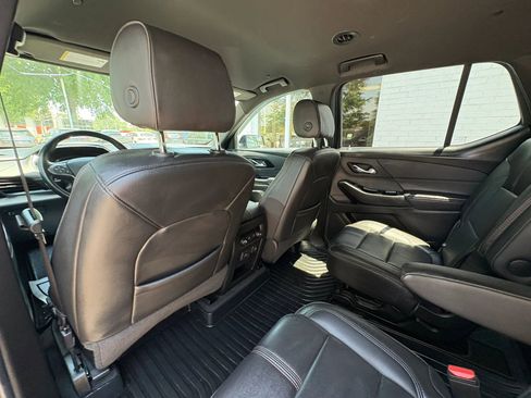 Used 2022 Chevrolet Traverse RS w/ LPO, 'HIT The Road' Package FWD image 27