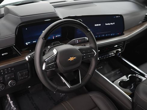 Used 2026 Chevrolet Suburban High Country AWD/4WD image 24