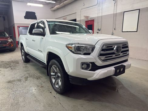 Used 2018 Toyota Tacoma Limited AWD/4WD image 1