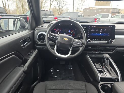 Used 2025 Chevrolet Colorado LT image 18