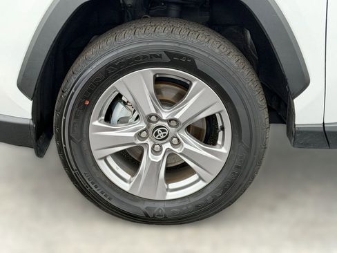 Used 2025 Toyota RAV4 LE AWD/4WD image 12