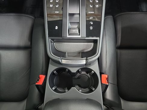 Certified 2026 Porsche Macan AWD/4WD image 20