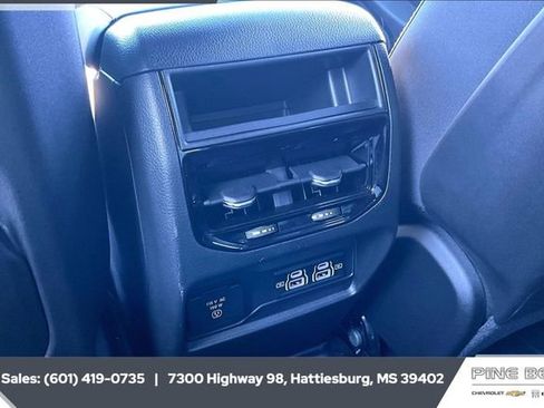 Used 2024 Jeep Grand Cherokee Altitude image 23