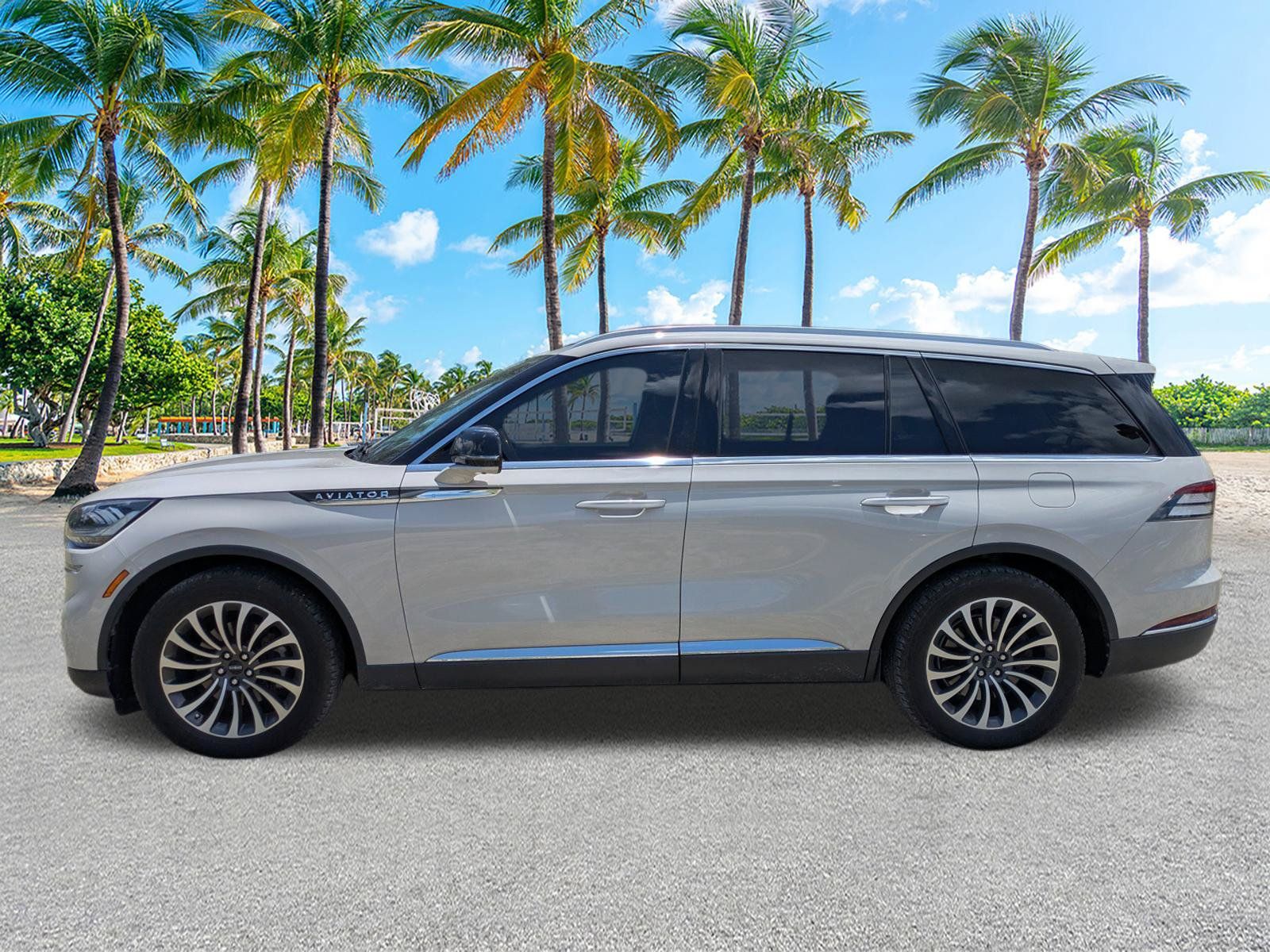Used 2022 Lincoln Aviator Reserve RWD image 7