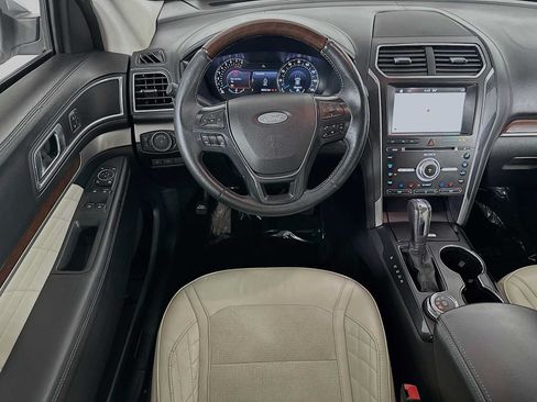 Used 2018 Ford Explorer Platinum AWD/4WD image 21