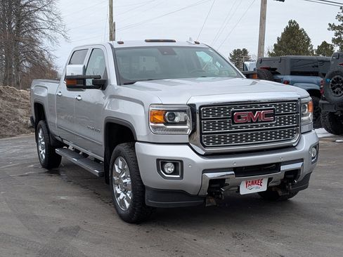 Used 2018 GMC Sierra 2500 Denali image 1