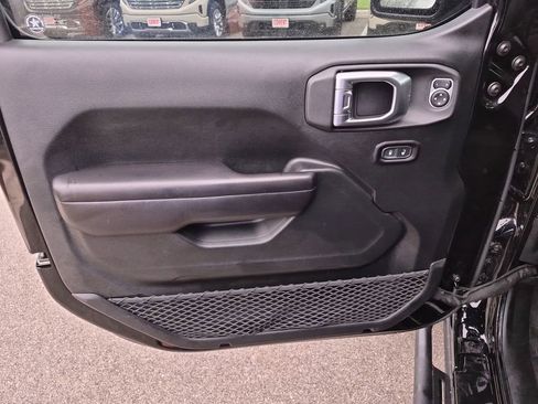 Used 2018 Jeep Wrangler Unlimited Sport S AWD/4WD image 19