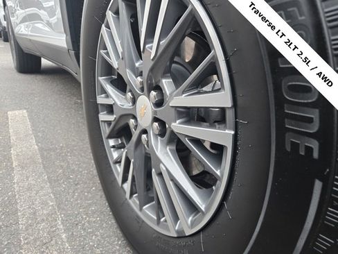 Used 2025 Chevrolet Traverse LT image 14