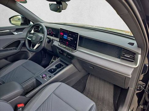 Used 2026 Volkswagen Tiguan SE R-Line image 22