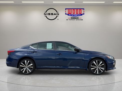 Used 2021 Nissan Altima 2.5 SR AWD/4WD image 2