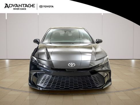 Used 2025 Toyota Camry SE FWD image 3