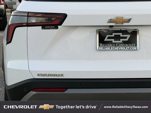 Used 2025 Chevrolet Equinox LT FWD image 7