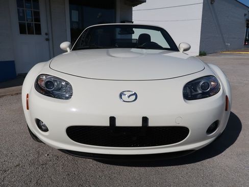 Used 2007 MAZDA MX-5 Miata Sport RWD image 9