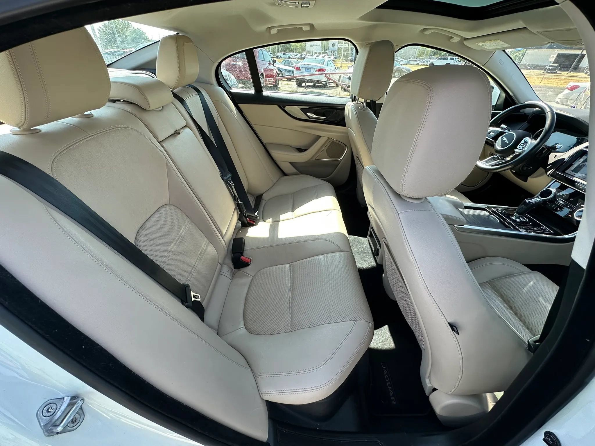 Used 2020 Jaguar XE S RWD image 14