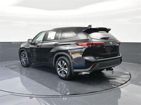 Used 2022 Toyota Highlander XLE image 8