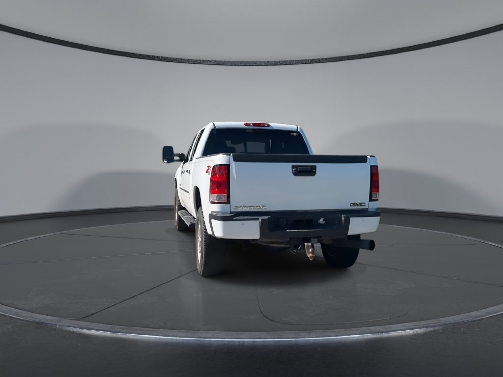 Used 2014 GMC Sierra 2500 Denali w/ Suspension Package, Off-Road AWD/4WD image 7