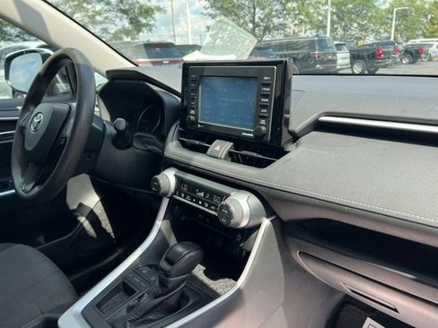 Used 2021 Toyota RAV4 XLE FWD image 31