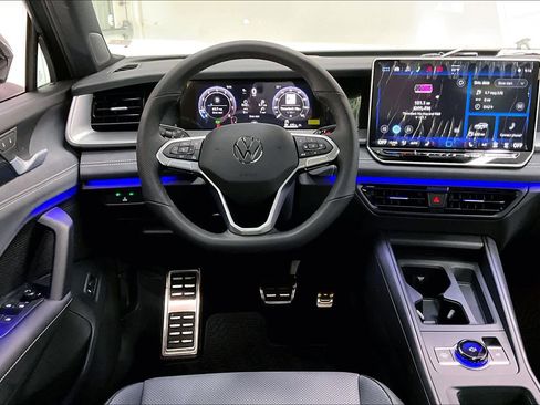 New 2026 Volkswagen Tiguan SE R-Line image 15
