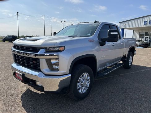 Used 2022 Chevrolet Silverado 2500 LT w/ Convenience Package image 3