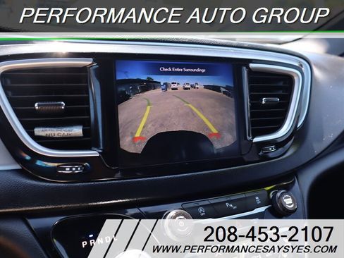 Used 2020 Chrysler Pacifica Touring-L Plus FWD image 10